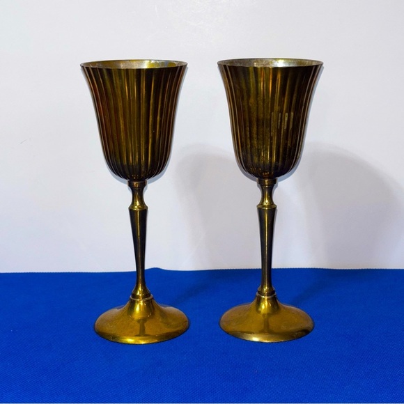 Solid Brass Goblet Set of 2 Made in India 7z2.5”
Ribbed Stem Some Patina - Picture 1 of 5